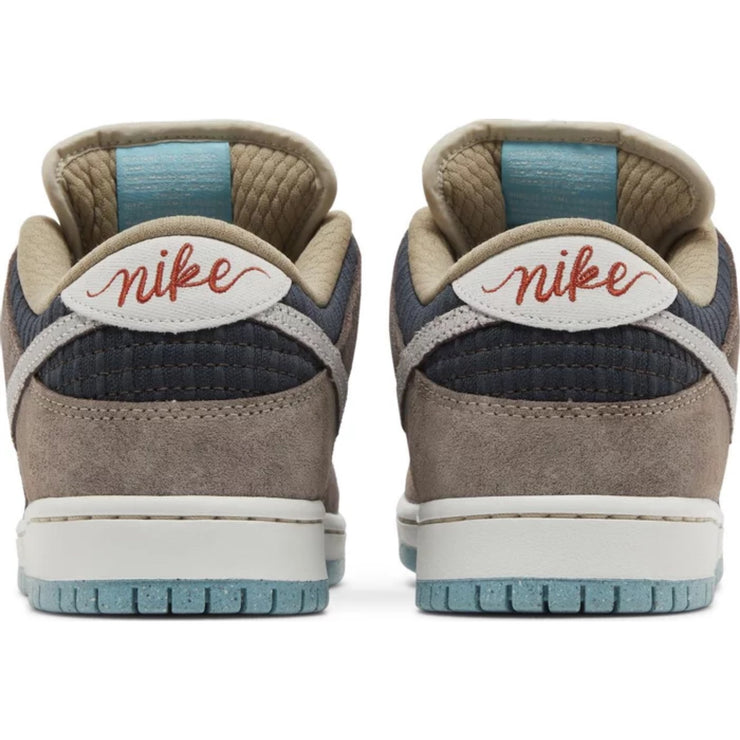 Nike SB Dunk Low &