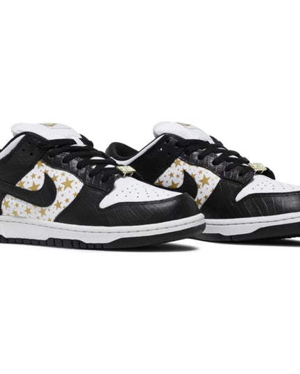 Supreme x Nike SB Dunk Low 'Black' (2021)