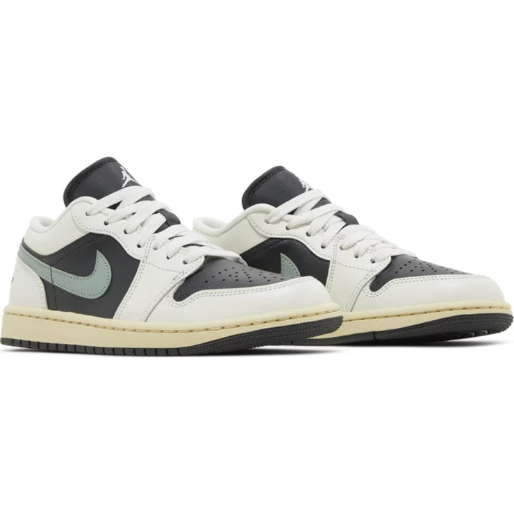 Air Jordan 1 Low &