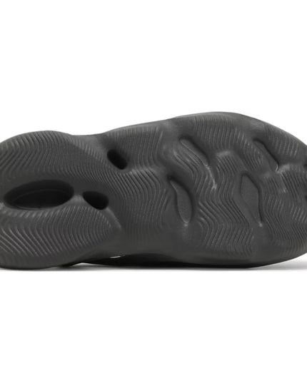 Adidas Yeezy Foam RNNR 'Carbon’