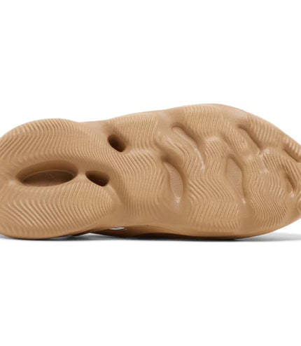 Adidas Yeezy Foam RNNR 'Clay Taupe'