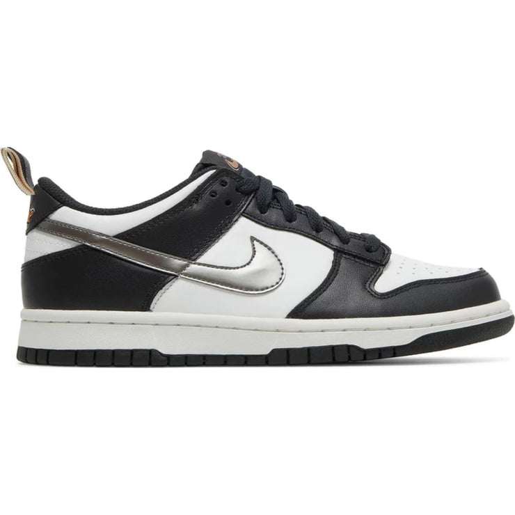 Nike Dunk Low &